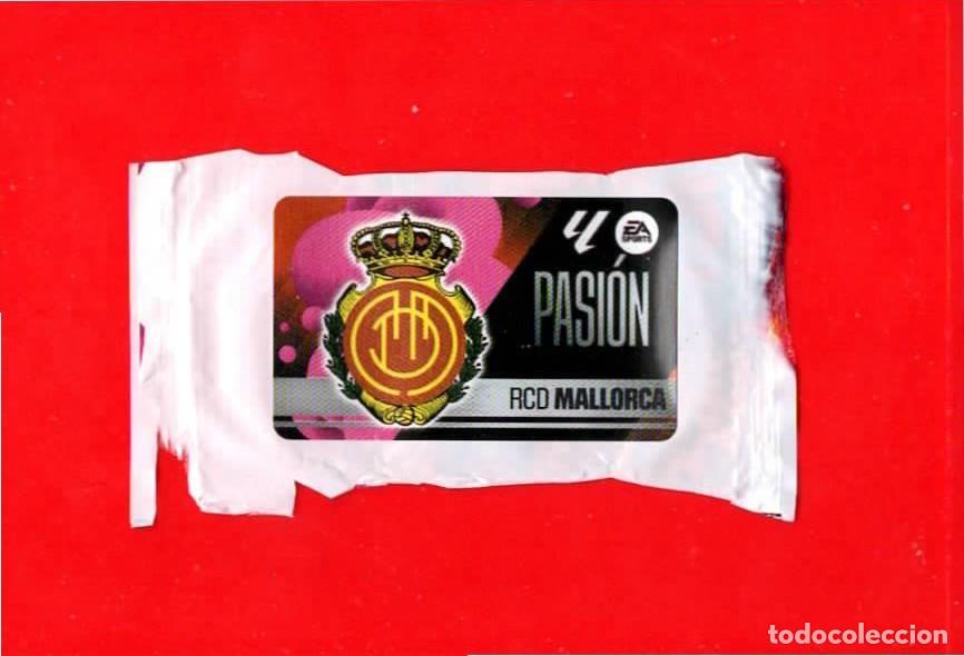 Cromos de f&uacute;tbol: Escudo R.C.D. MALLORCA Pasi&oacute;n - CROMO CHICLE LIGA ESTE 2025-2026 25 26