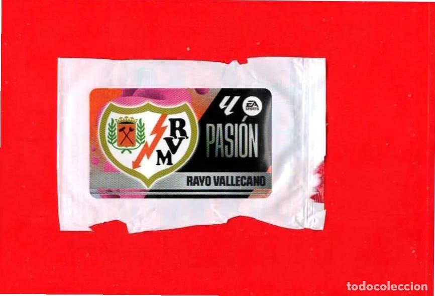 Cromos de f&uacute;tbol: Escudo RAYO VALLECANO Pasi&oacute;n - CROMO CHICLE LIGA ESTE 2025-2026 25 26