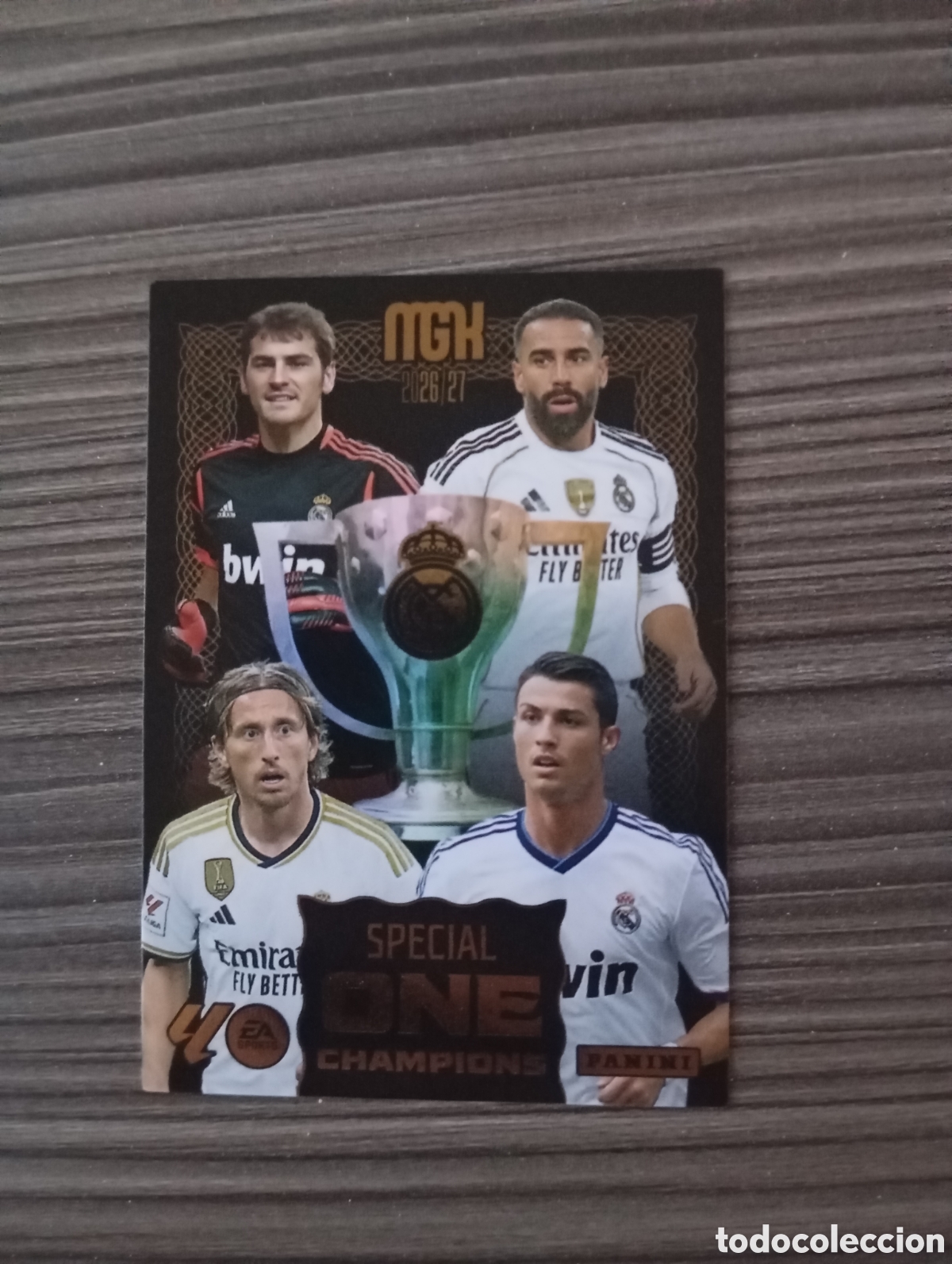 Cromos de f&uacute;tbol: REAL MADRID SPECIAL ONE CHAMPIONS PANINI MEGACRACKS 26 27