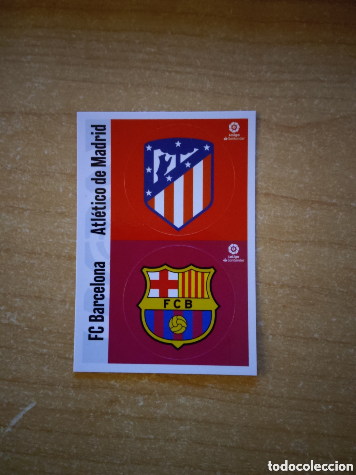 Cromos de f&uacute;tbol: ESCUDOS ATLETICO MADRID Y BARCELONA LIGA ESTE 2020 2021