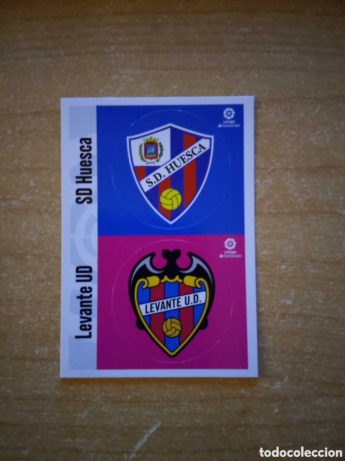 Cromos de f&uacute;tbol: ESCUDOS HUESCA Y LEVANTE LIGA ESTE 2020 2021