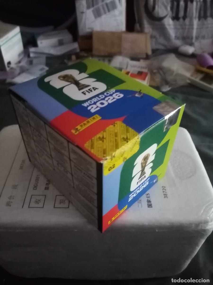 Cromos de f&uacute;tbol: Caja de Cromos Panini Mundial 2026 precintada posibilidad de Alg&uacute;n Extra metal oro plata bronce