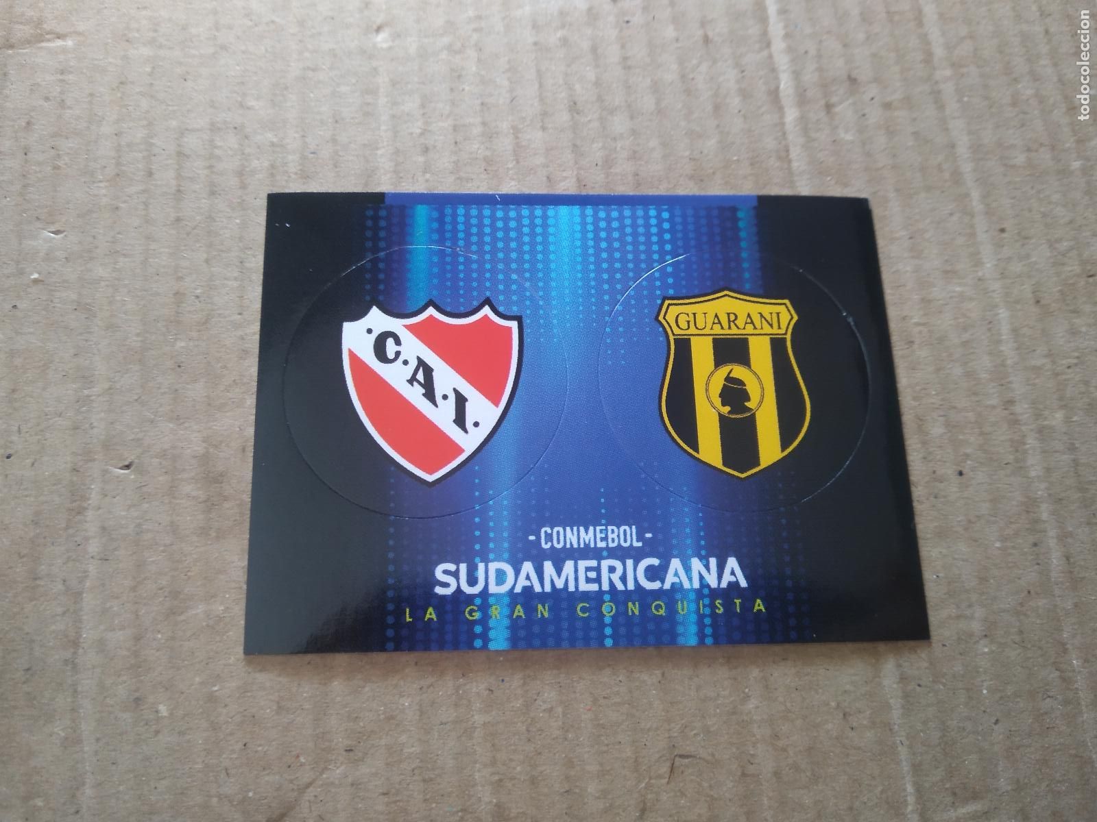 Cromos de f&uacute;tbol: T1- A T1-B ESCUDO INDEPENDIENTE GUARANI CROMO FUTBOL CONMEBOL SUDAMERICANA LA GRAN CONQUISTA