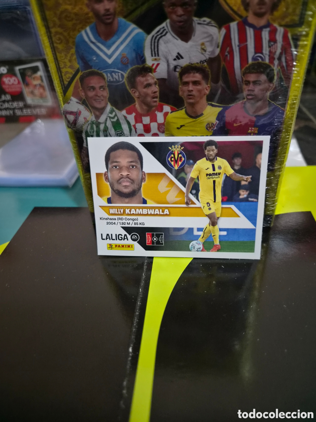 Cromos de f&uacute;tbol: N&deg;8A Villarreal Kambwala Liga Este 26/27