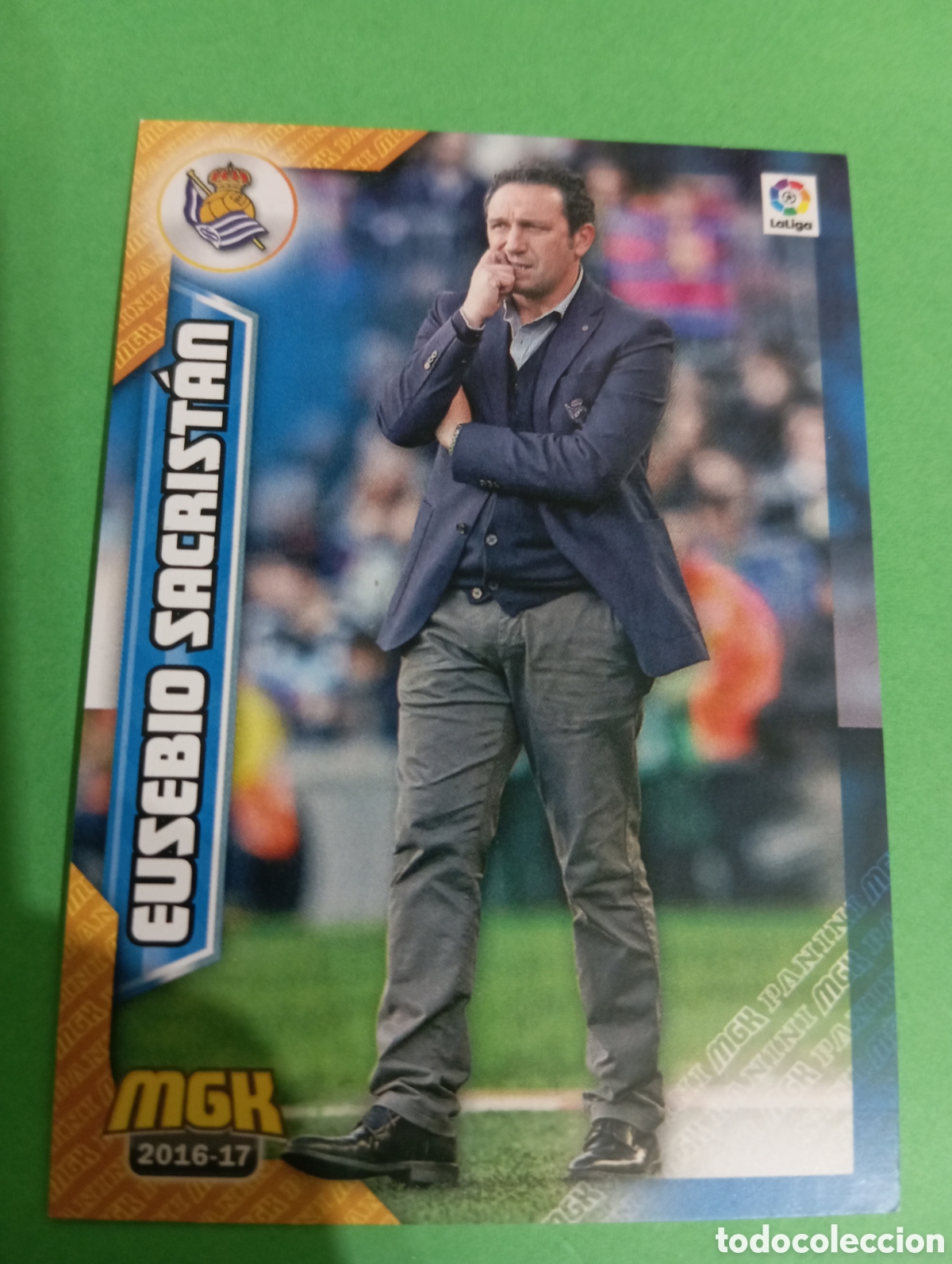 Cartes &agrave; collectionner de Football: Eusebio Sacrist&aacute;n Real Sociedad n&deg;407 / PANINI MEGACRACKS 2016/2017