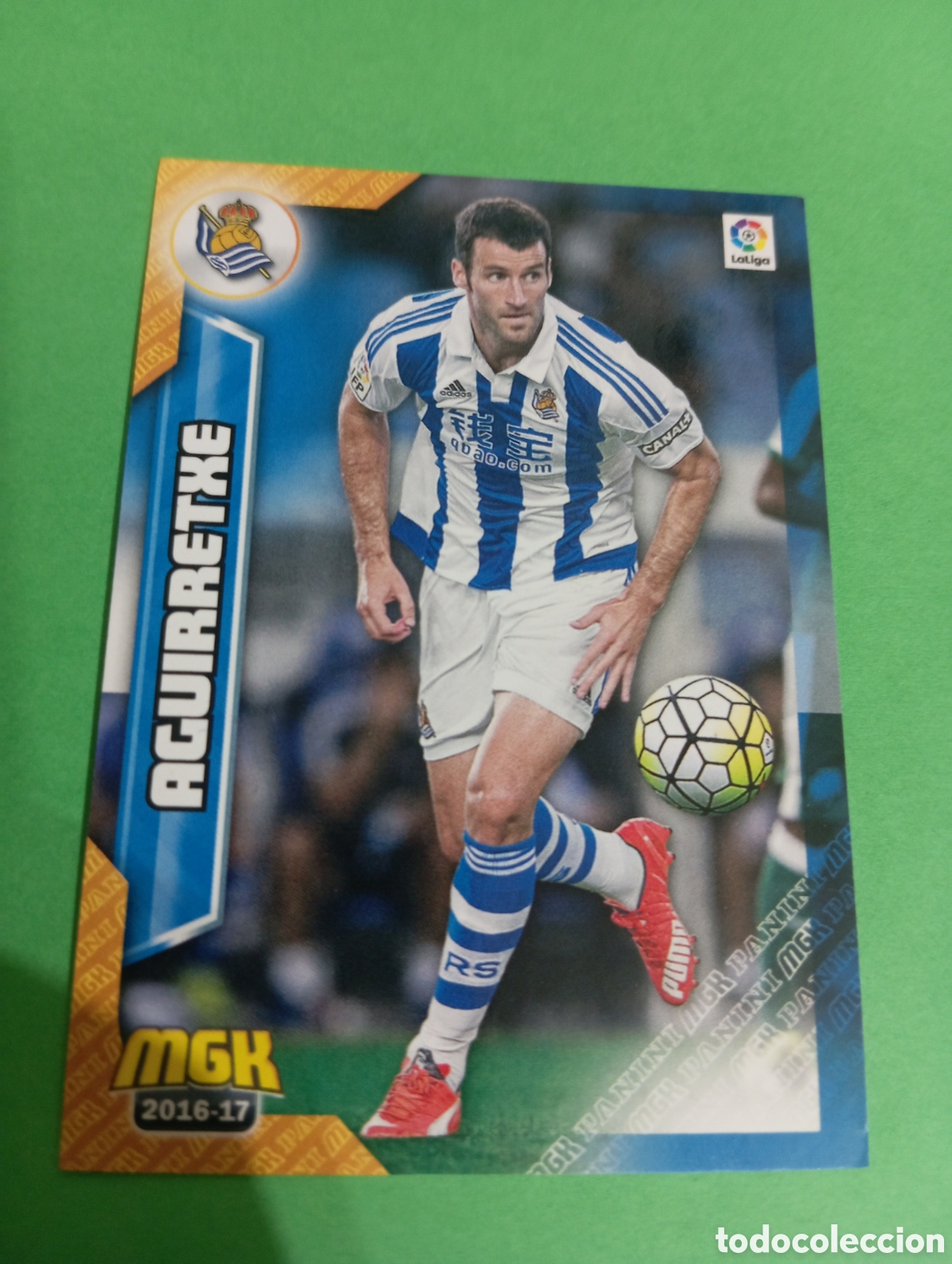 Fu&szlig;ball-Sticker: Aguirretxe Real Sociedad n&deg;424 / PANINI MEGACRACKS 2016/2017
