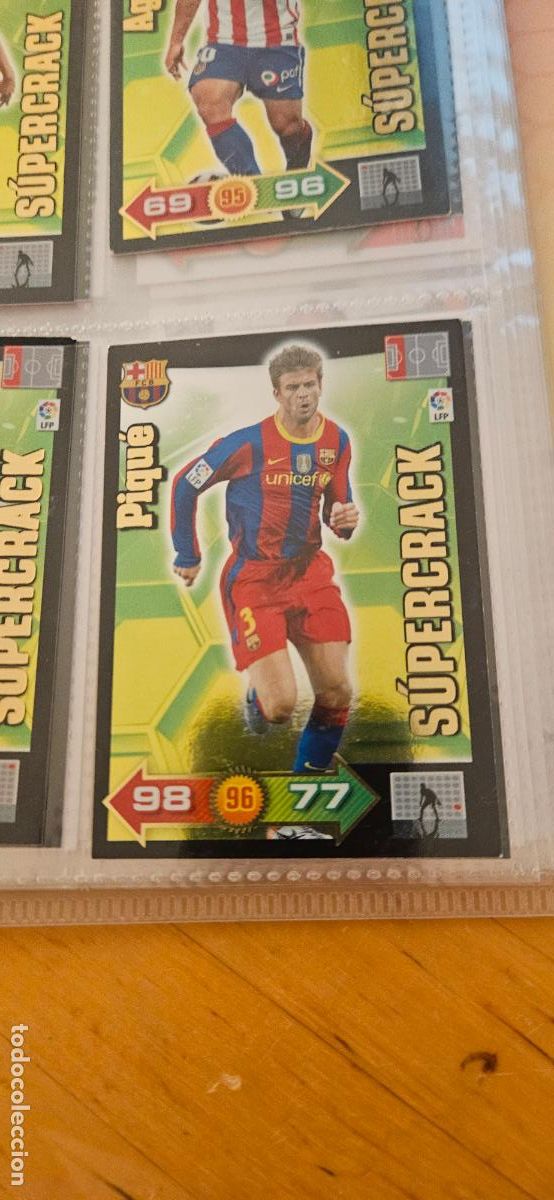 Fu&szlig;ball-Sticker: Piqu&eacute; - Barcelona - S&uacute;percracks - Adrenalyn 2010 2011 - 10 11 - Trading Card