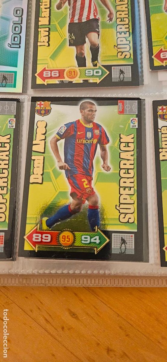 Fu&szlig;ball-Sticker: Dani Alves - Barcelona - S&uacute;percracks - Adrenalyn 2010 2011 - 10 11 - Trading Card