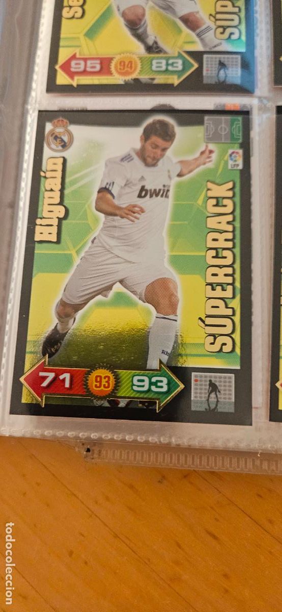 Figurine di Calcio: Higua&iacute;n - Real Madrid - S&uacute;percracks - Adrenalyn 2010 2011 - 10 11 - Trading Card