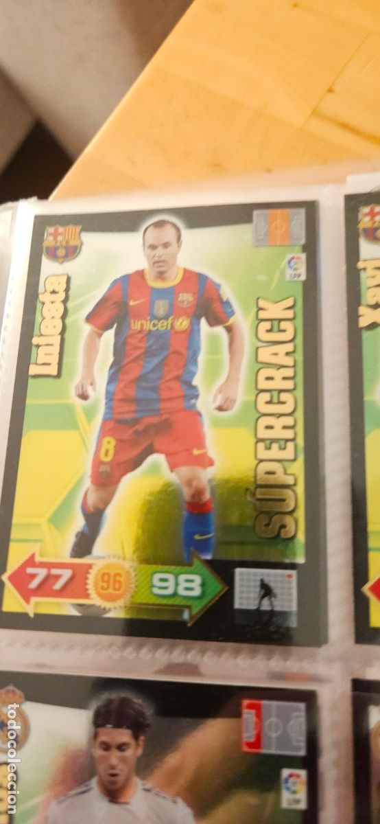 Figurine di Calcio: Iniesta - Barcelona - S&uacute;percracks - Adrenalyn 2010 2011 - 10 11 - Trading Card