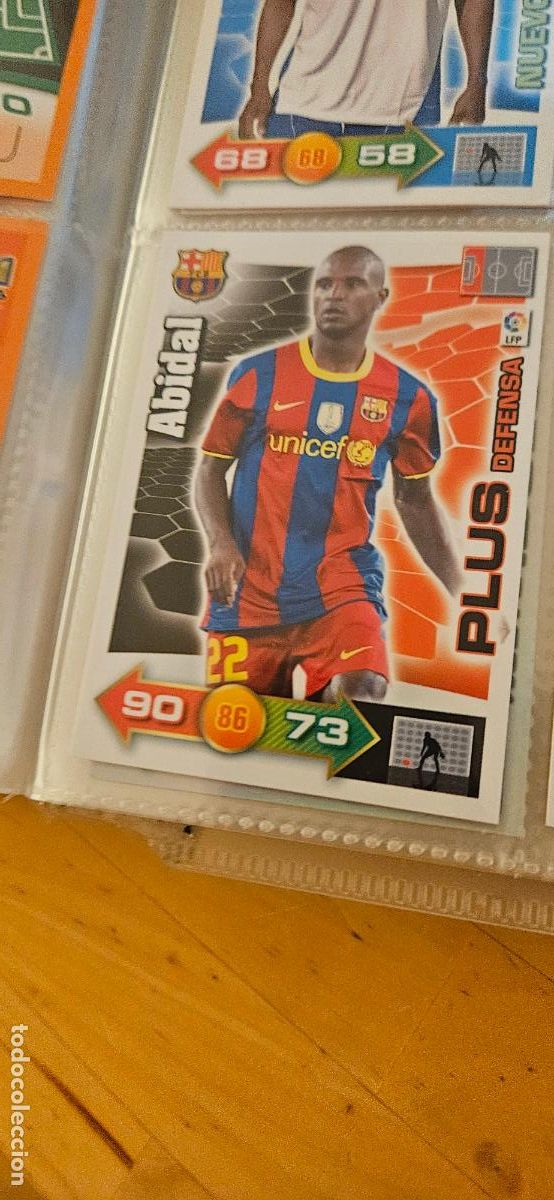 Cromos de f&uacute;tbol: Abidal - Barcelona - Plus Defensa - Adrenalyn 2010 2011 - 10 11 - Trading Card
