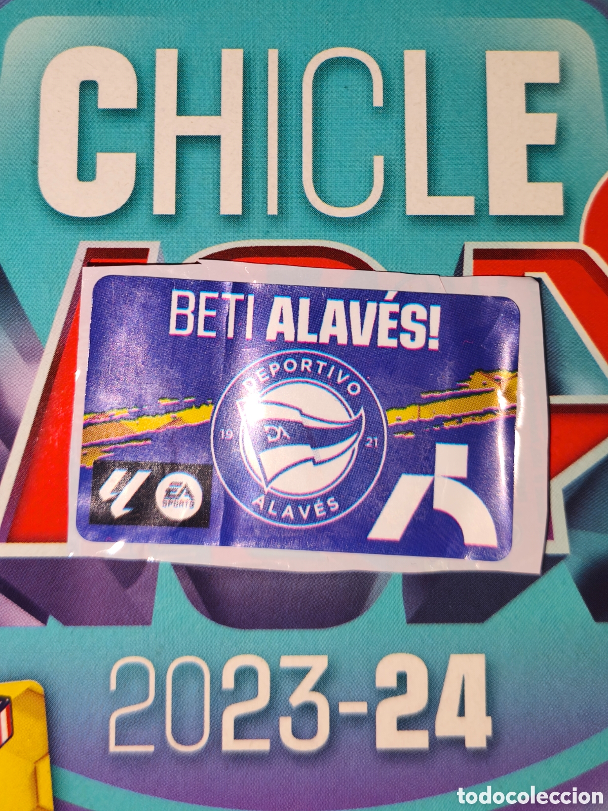 Figurine di Calcio: Escudo Deportivo Alav&eacute;s chicle liga este 23/24