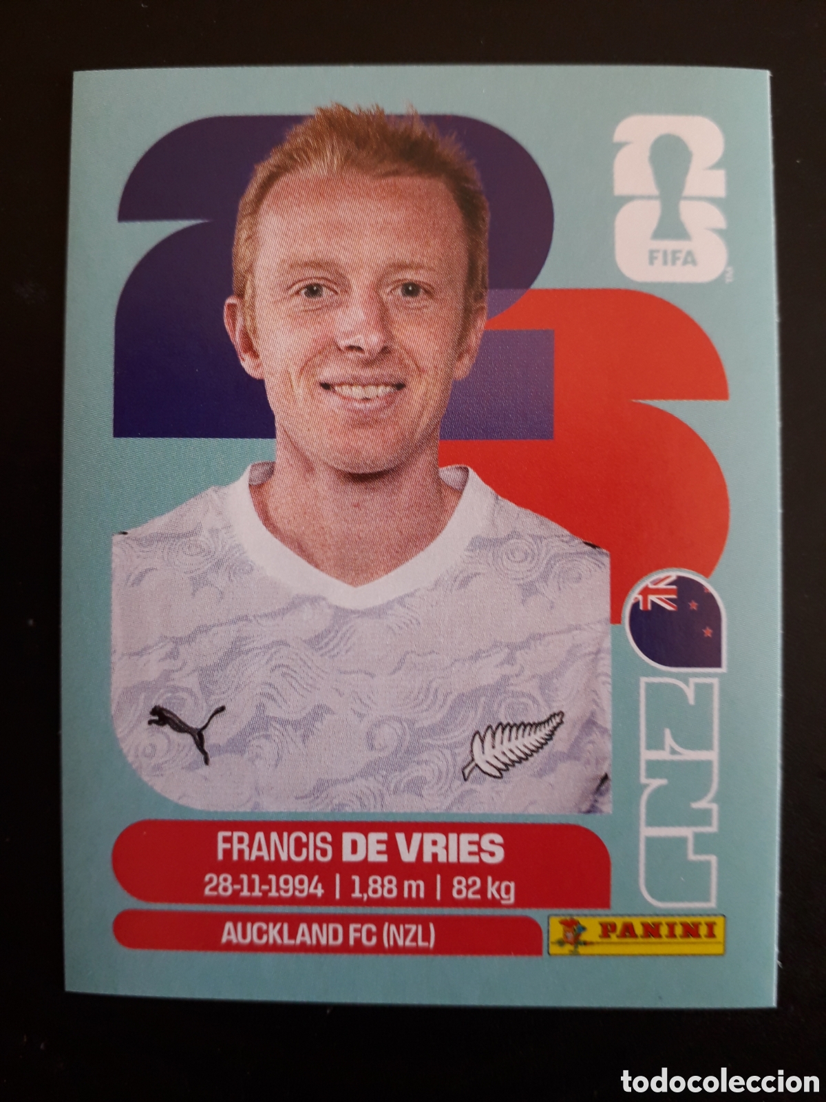 Cromos de f&uacute;tbol: DE VRIES NUEVA ZELANDA NZL 8 MUNDIAL F&Uacute;TBOL 2026 FIFA WORLD CUP PANINI SIN PEGAR PEDIDO M&Iacute;NIMO 3&euro;
