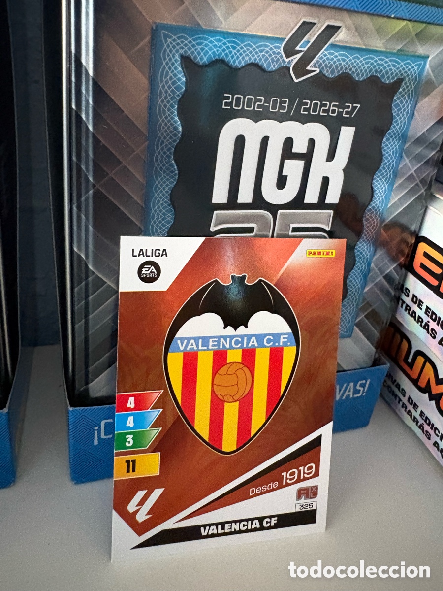 Cromos de f&uacute;tbol: Escudo del Valencia n&uacute;mero 325 cromo Adrenalyn XL 23-24 2023-2024