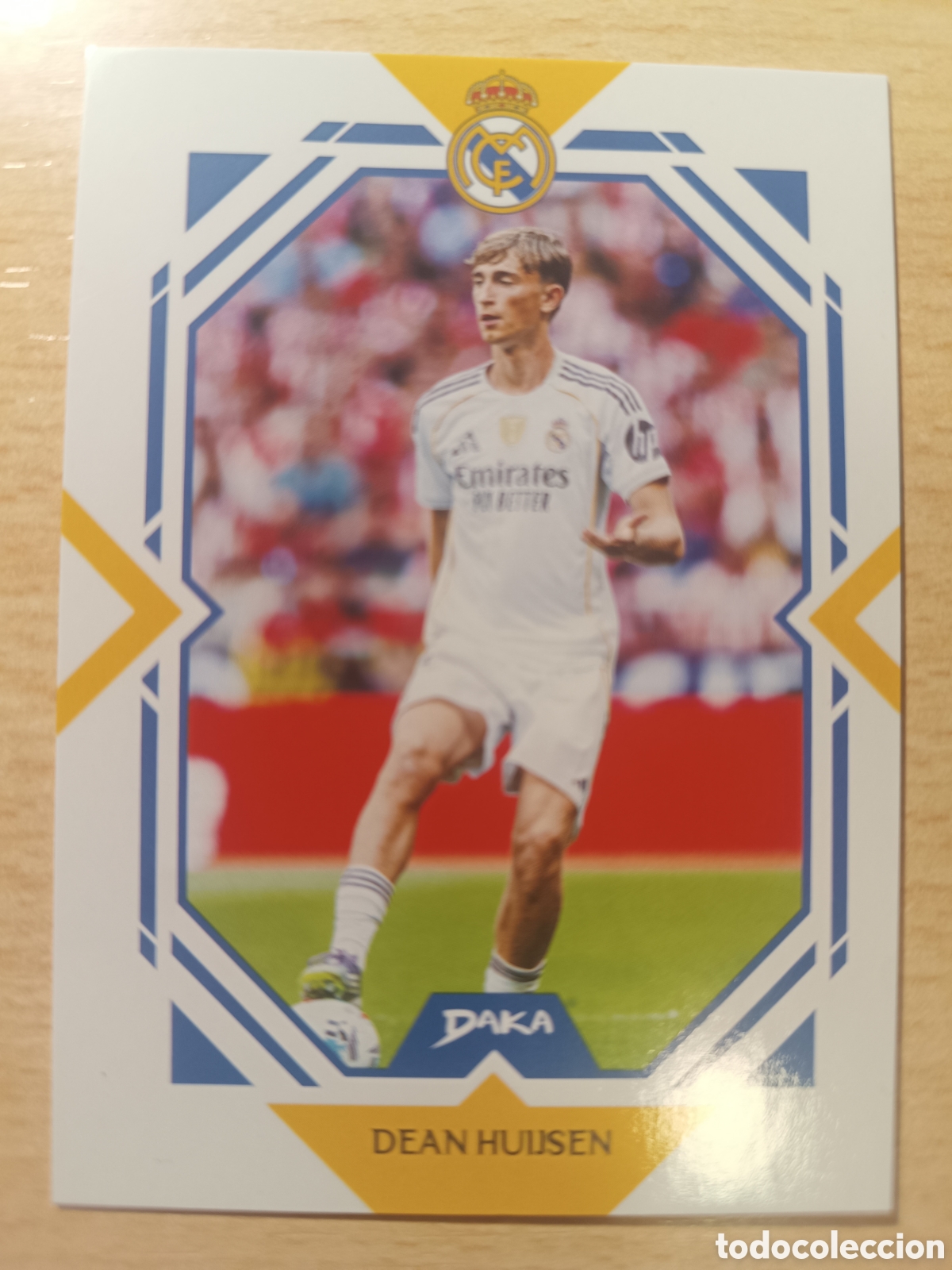 Cromos de f&uacute;tbol: RM 14 A HUIJSEN REAL MADRID DAKA AUDIENCE 2025 2026 25 26