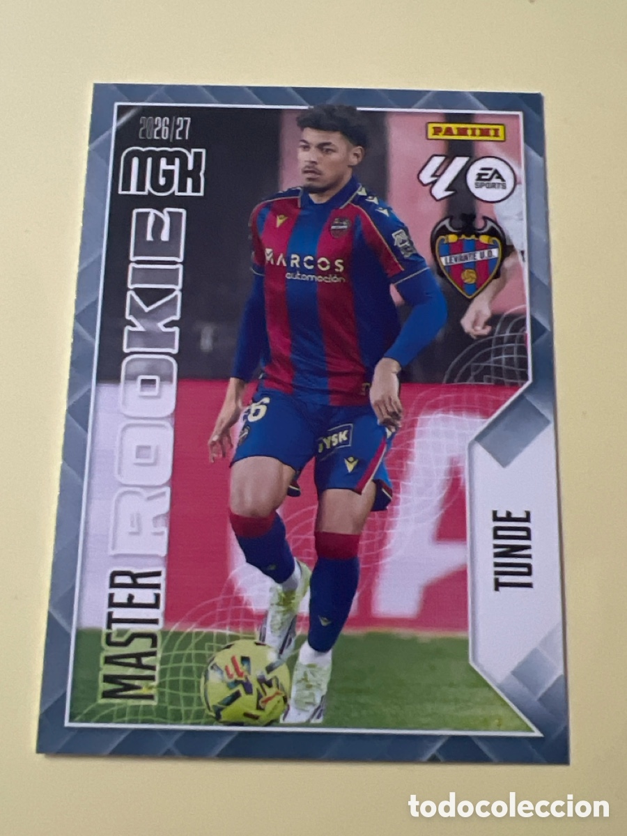 Cromos de f&uacute;tbol: E1308. MGK 2026/27 MEGACRACKS PANINI. #421 TUNDE &rdquo;MASTER ROOKIE&rdquo;. LEVANTE UD.
