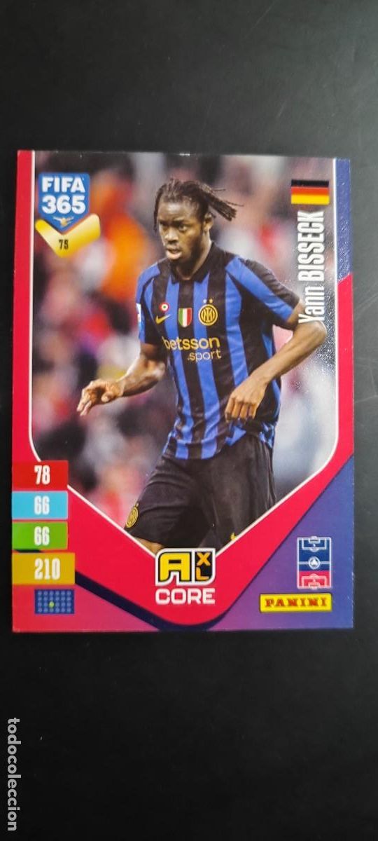 Figurine di Calcio: ADRENALYN XL FIFA 365 2027 CARD CORE YAN BISSECK INTER # 75 PANINI