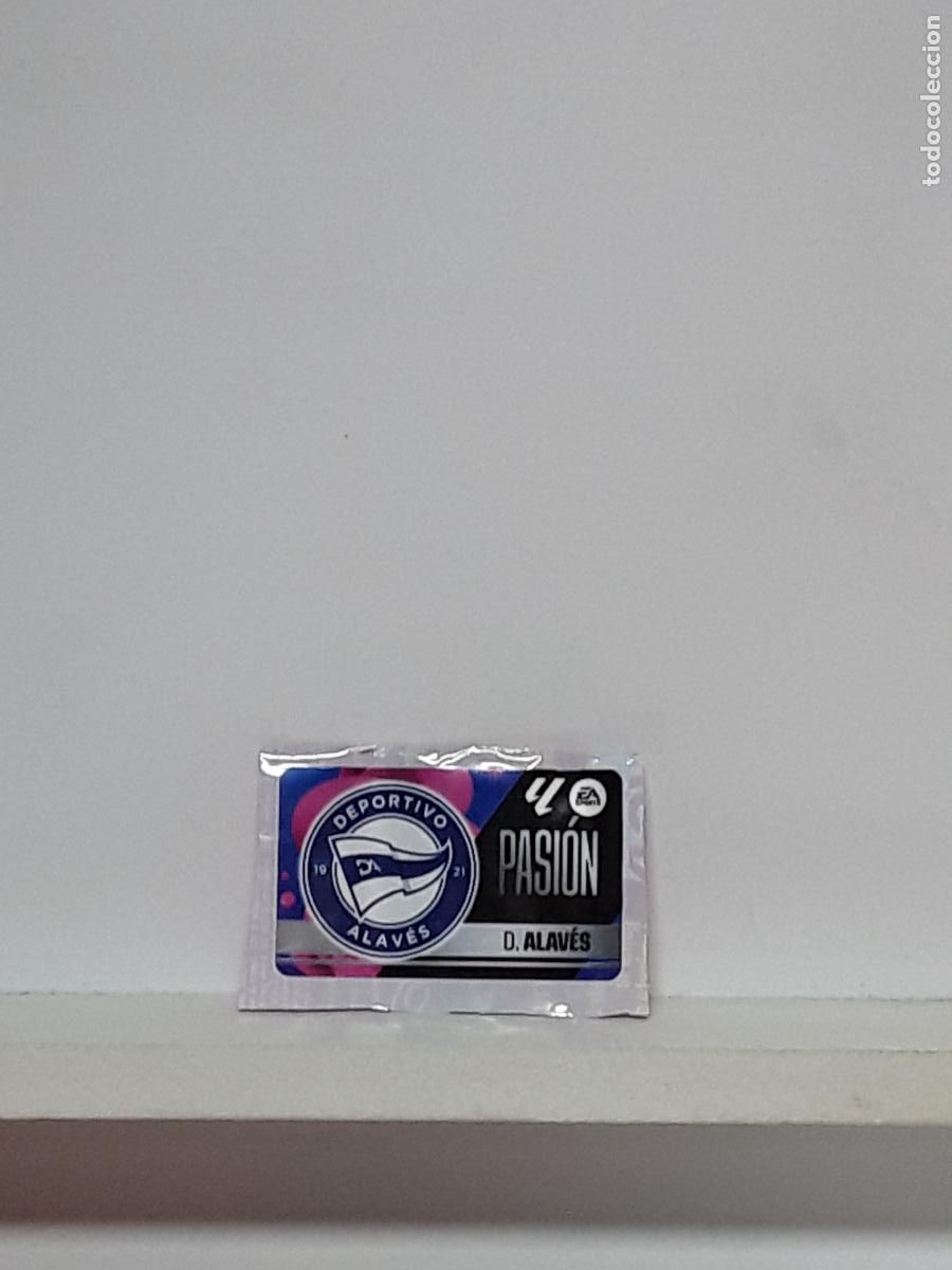 Cromos de f&uacute;tbol: LALIGA ESTE 2025 2026 EA SPORTS 25 26 ALBUM PANINI LIGA N ALAVES CHICLES PASION ESCUDO