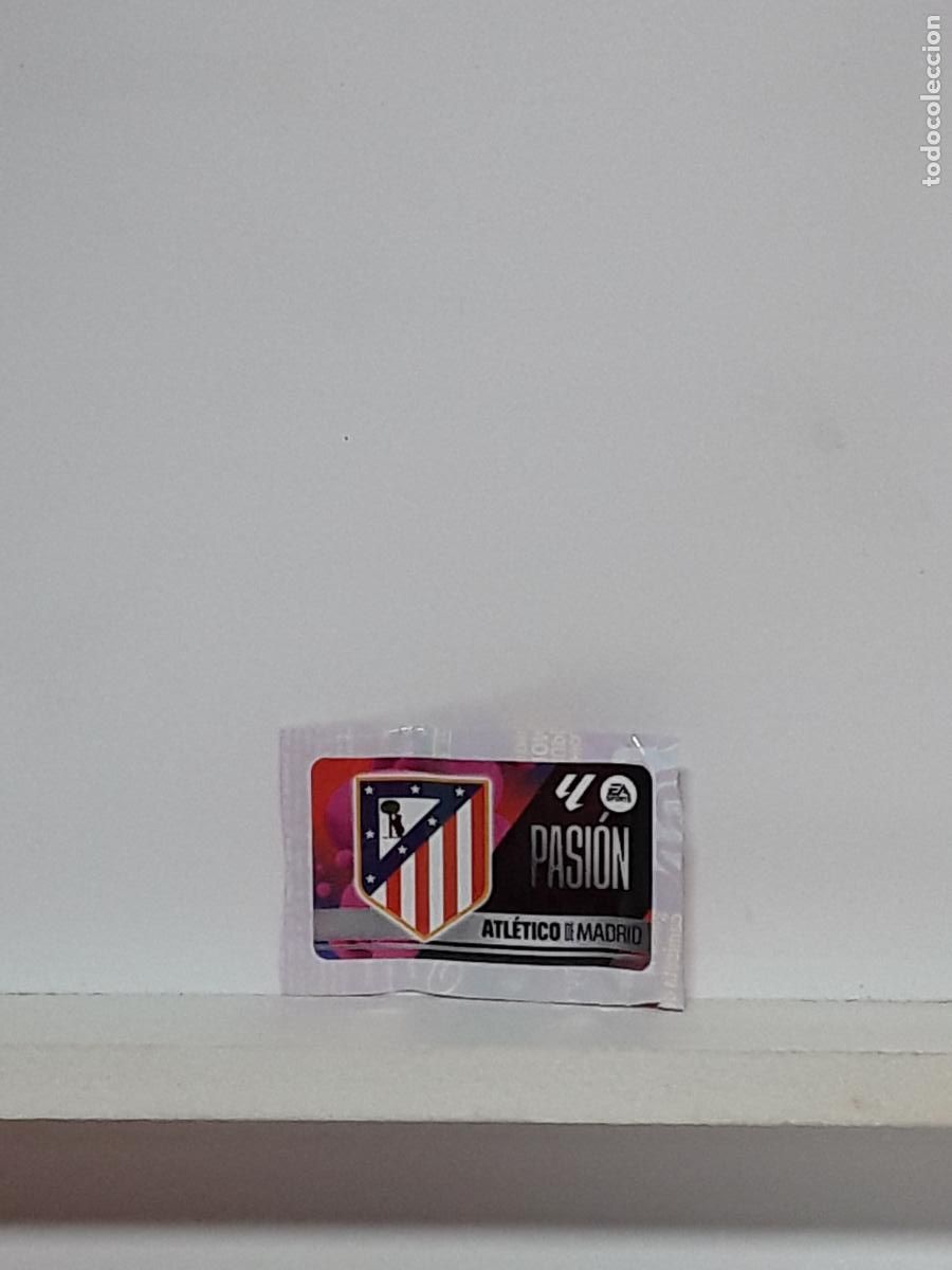 Cromos de f&uacute;tbol: LALIGA ESTE 2025 2026 EA SPORTS 25 26 ALBUM PANINI LIGA N ATLETICO MADRID CHICLES PASION ESCUDO