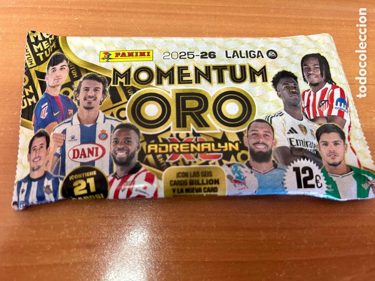 Cromos de f&uacute;tbol: Lote sin abrir Momentum Oro Liga 25/26