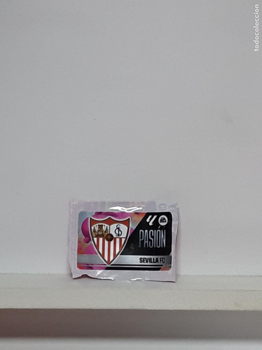 Figurine di Calcio: LALIGA ESTE 2025 2026 EA SPORTS 25 26 ALBUM PANINI LIGA N SEVILLA CHICLES PASION ESCUDO