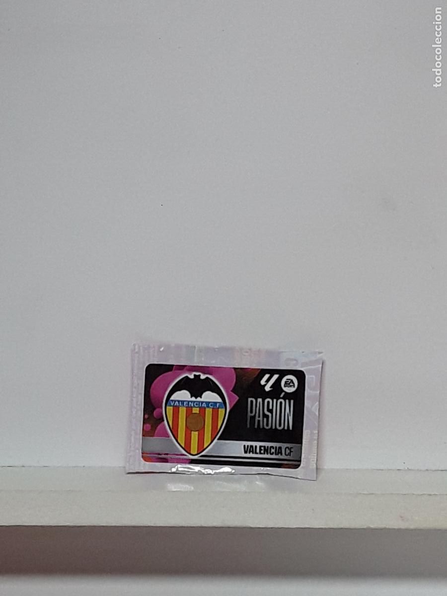 Cromos de f&uacute;tbol: LALIGA ESTE 2025 2026 EA SPORTS 25 26 ALBUM PANINI LIGA N VALENCIA CHICLES PASION ESCUDO