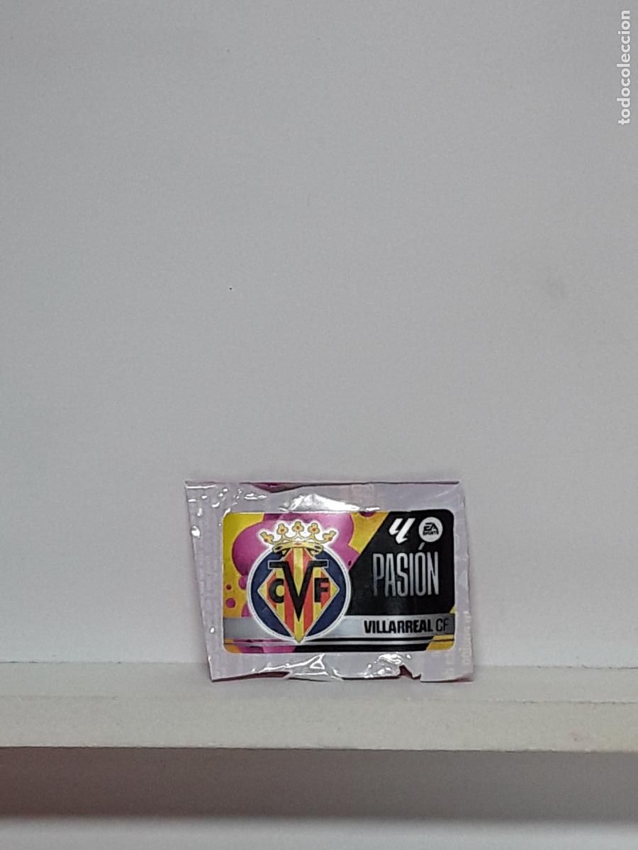 Cromos de f&uacute;tbol: LALIGA ESTE 2025 2026 EA SPORTS 25 26 ALBUM PANINI LIGA N VILLARREAL CHICLES PASION ESCUDO