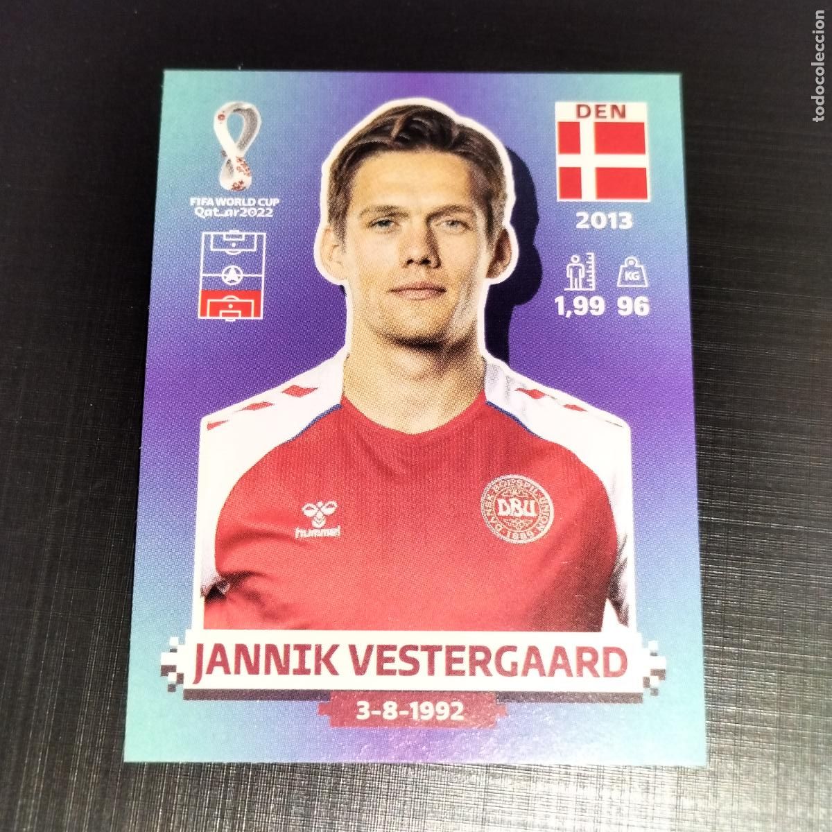 Cromos de Futebol: DEN 9 JANNIK VESTERGAARD DINAMARCA CROMOS STICKER MUNDIAL QTAR 22 2022 FIFA WORLD CUP PANINI
