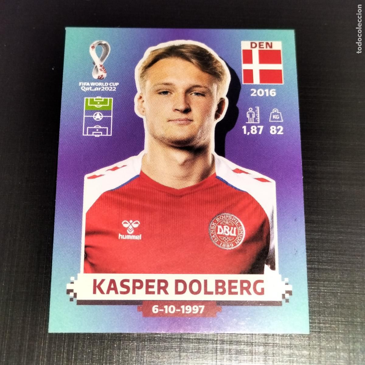 Cromos de Futebol: DEN 17 KASPER DOLBERG DINAMARCA CROMOS STICKER MUNDIAL QTAR 22 2022 FIFA WORLD CUP PANINI