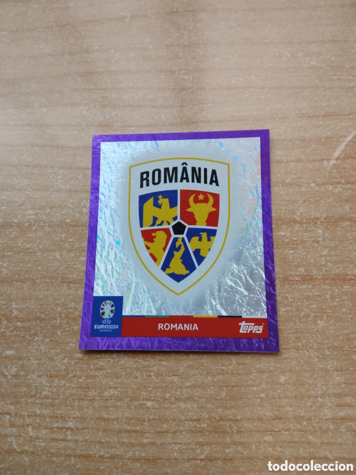 Cartes &agrave; collectionner de Football: 1 ESCUDO RUMANIA LILA EURO 2024 TOPPS