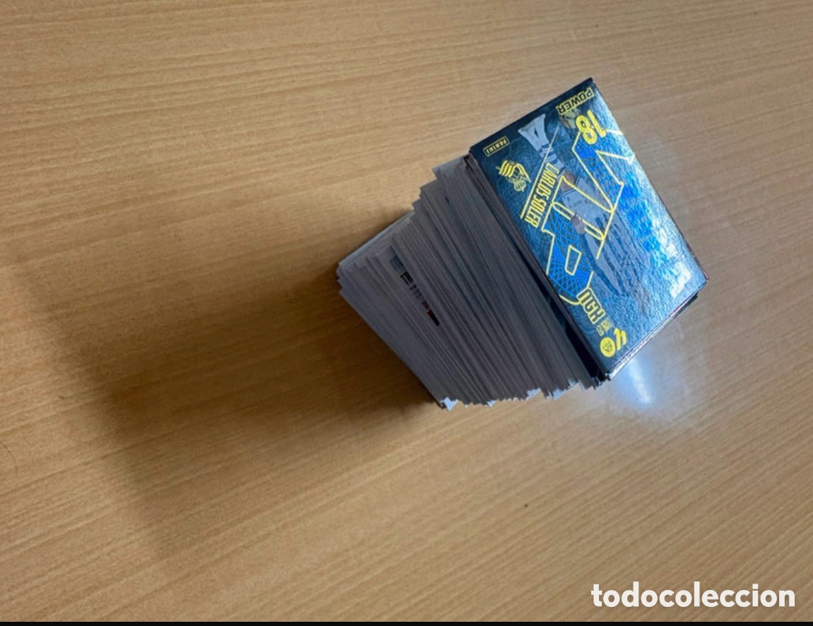 Cromos de f&uacute;tbol: Lote de muchas cartas b&aacute;sicas y especiales Panini Megacrak 2026/2027 .