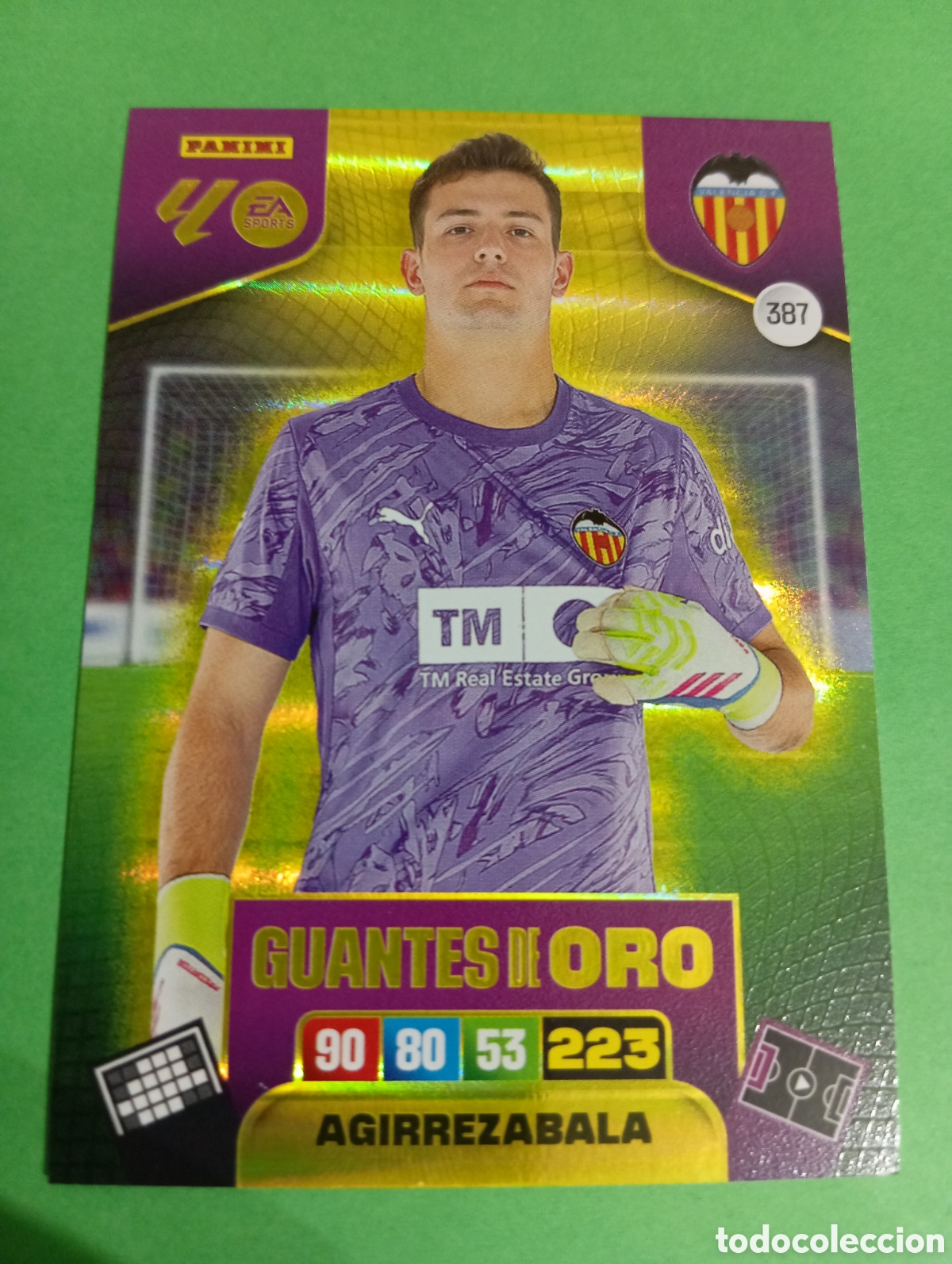 Cromos de f&uacute;tbol: Agirrezabala Valencia GUANTES DE ORO n&deg;387 / PANINI ADRENALYN XL LA LIGA 2025/2026