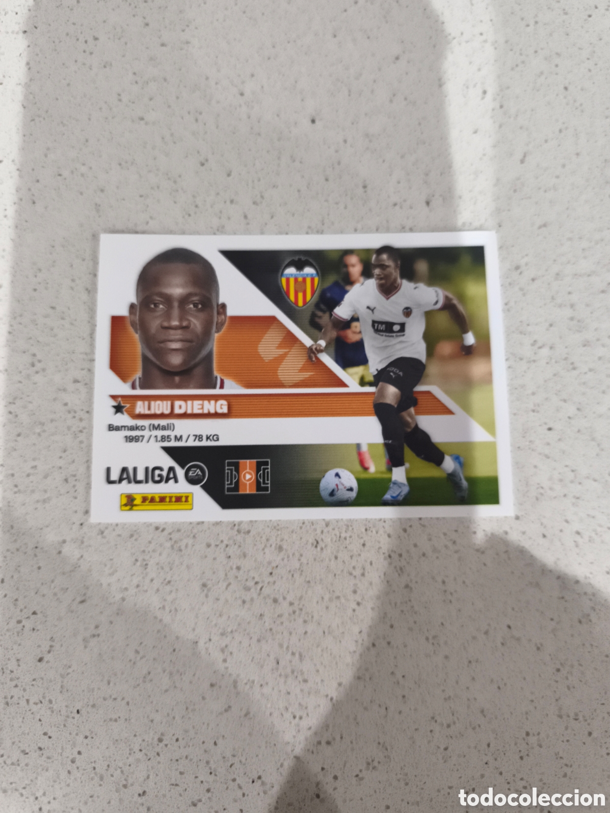 Cromos de Futebol: CROMO N&Uacute;MERO 16 BIS COLOCA DIENG VALENCIA. LIGA ESTE 26/27. PANINI. SEGUNDA EDICI&Oacute;N.