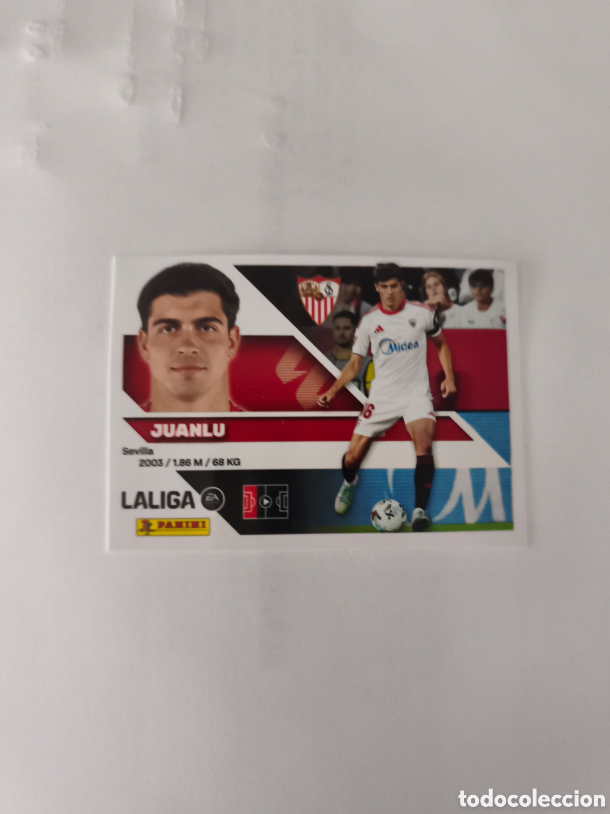 Cromos de f&uacute;tbol: CROMO N&Uacute;MERO 6 JUANLU SEVILLA. LIGA ESTE 26/27. PANINI.