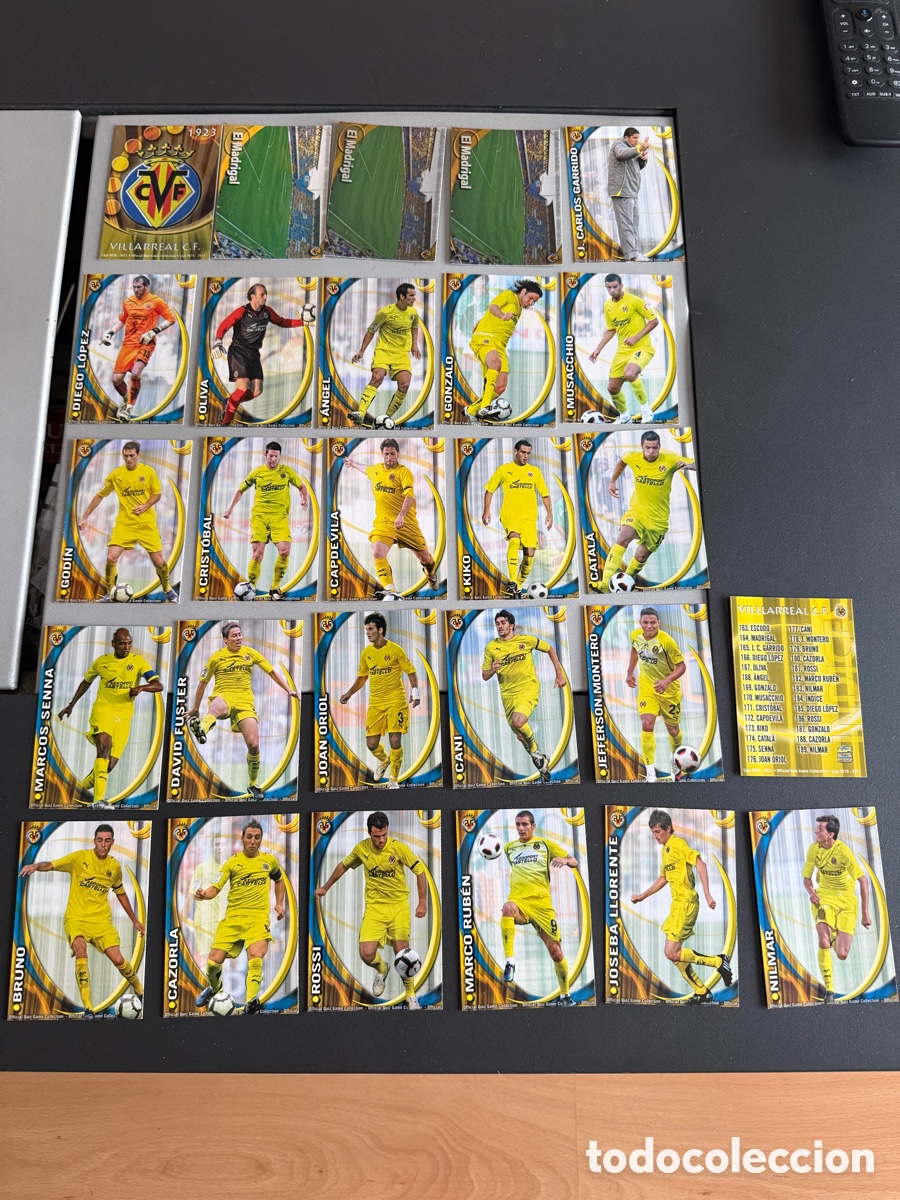 Football Stickers: MUNDICROMO 2011. VILLARREAL. 27 Cromos Distintos