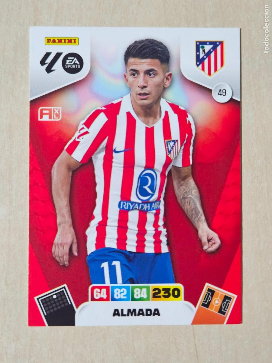 Fu&szlig;ball-Sticker: FICHA N&ordm; 49 ALMADA - ADRENALYN 25 26 - PANINI 2025 - 26 - CROMO - ATLETICO DE MADRD