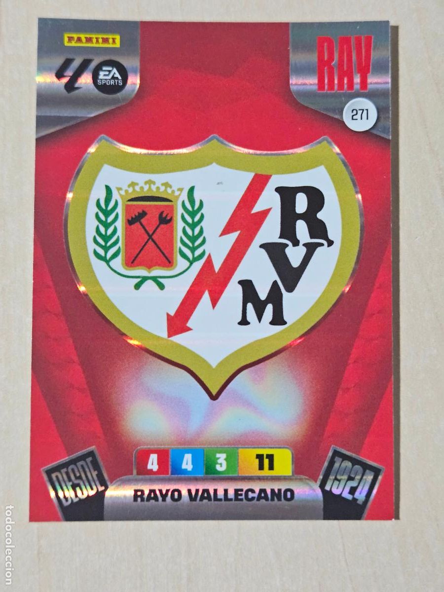 Figurine di Calcio: FICHA N&ordm; 271 ESCUDO - ADRENALYN 25 26 - PANINI 2025 - 26 - CROMO - RAYO VALLECANO