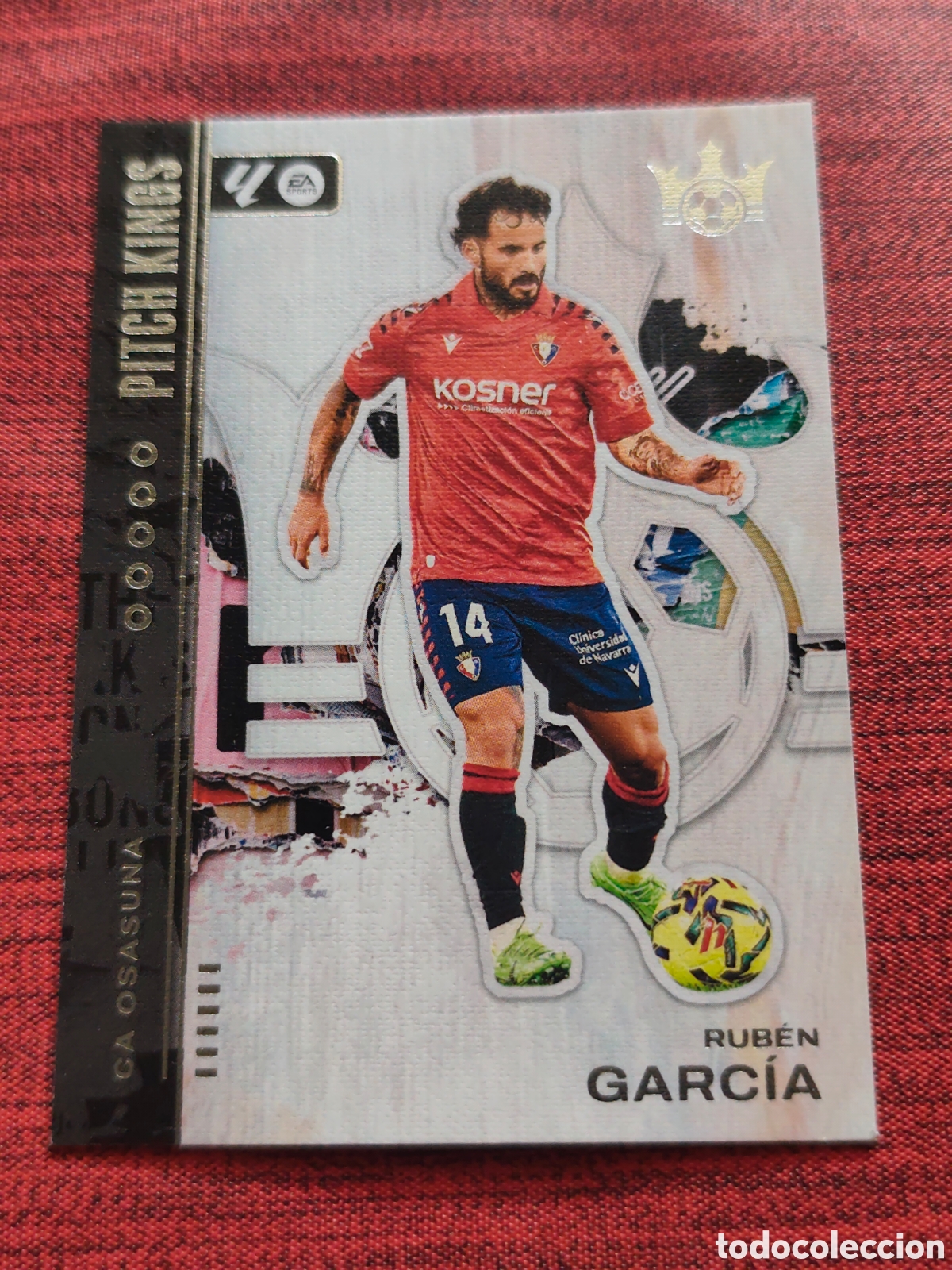 Cromos de f&uacute;tbol: 44 RUB&Eacute;N GARC&Iacute;A OSASUNA PITCH KINGS SOCCER PANINI 2025 2026