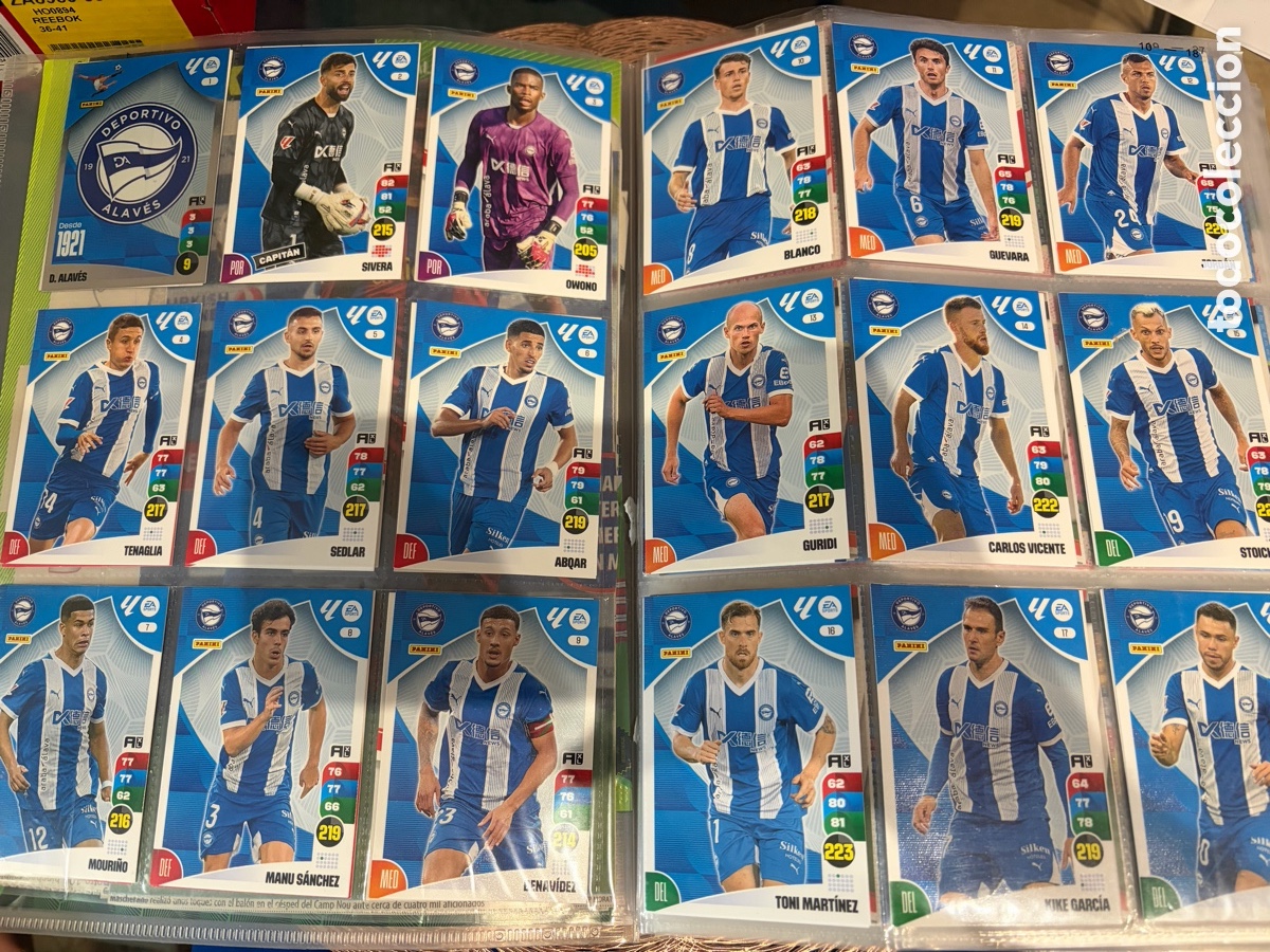Figurine di Calcio: ALAV&Eacute;S EQUIPO COMPLETO ADRENALYN 2024 2025 24 25 CON PLUS ENTRENADOR