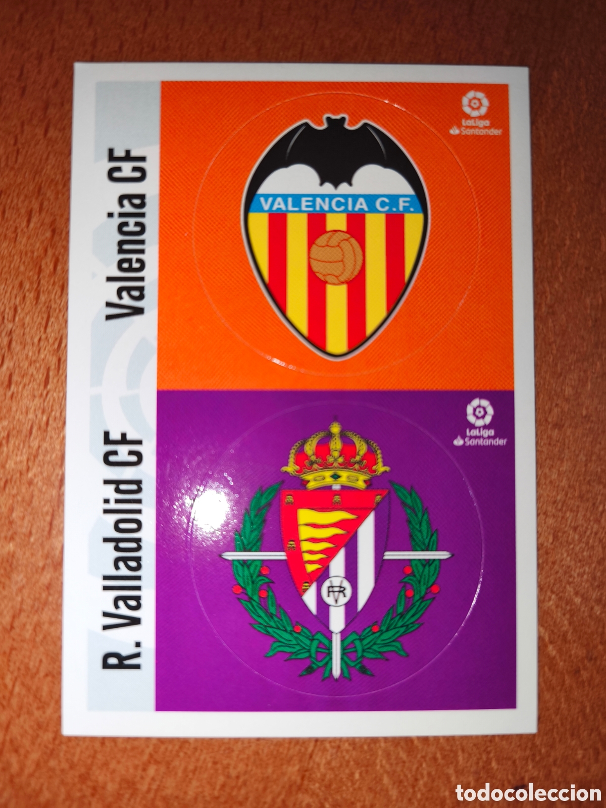 Cartes &agrave; collectionner de Football: Escudos Valencia CF/R.Valladolid liga este 20/21