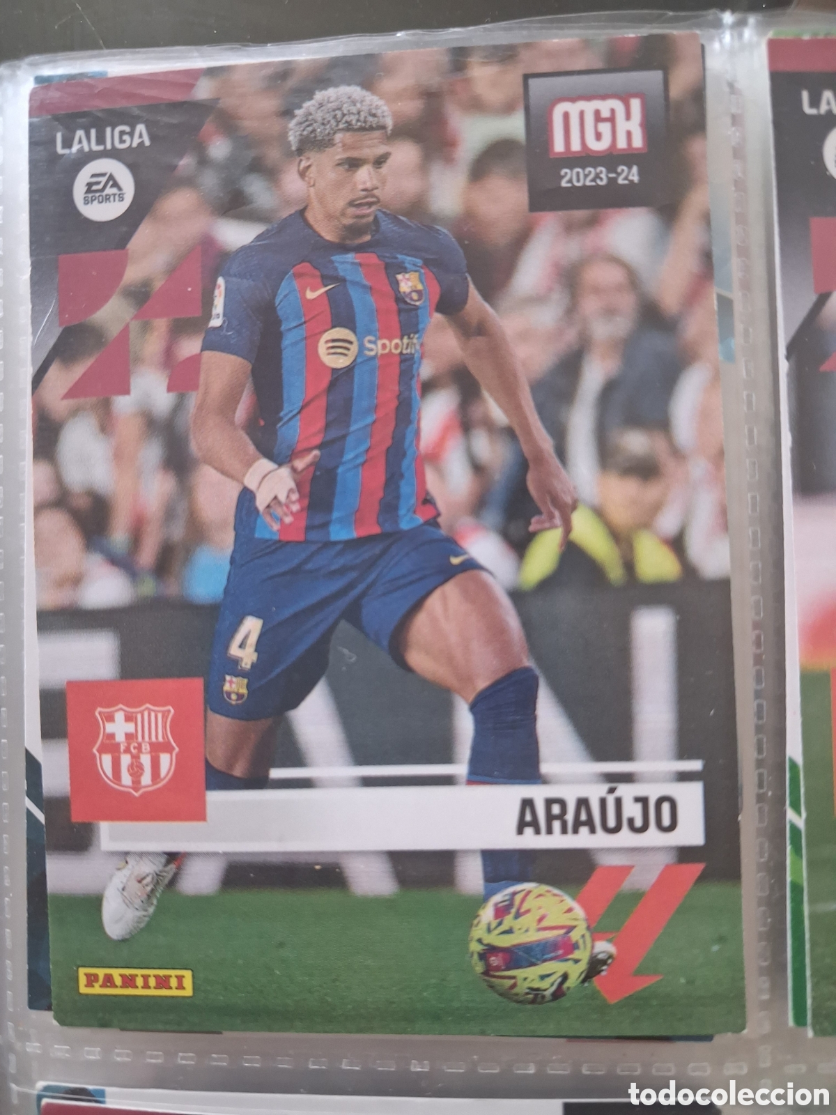 Cromos de f&uacute;tbol: Megacracks 2023 2024 Panini 97 Ara&uacute;jo - FC Barcelona