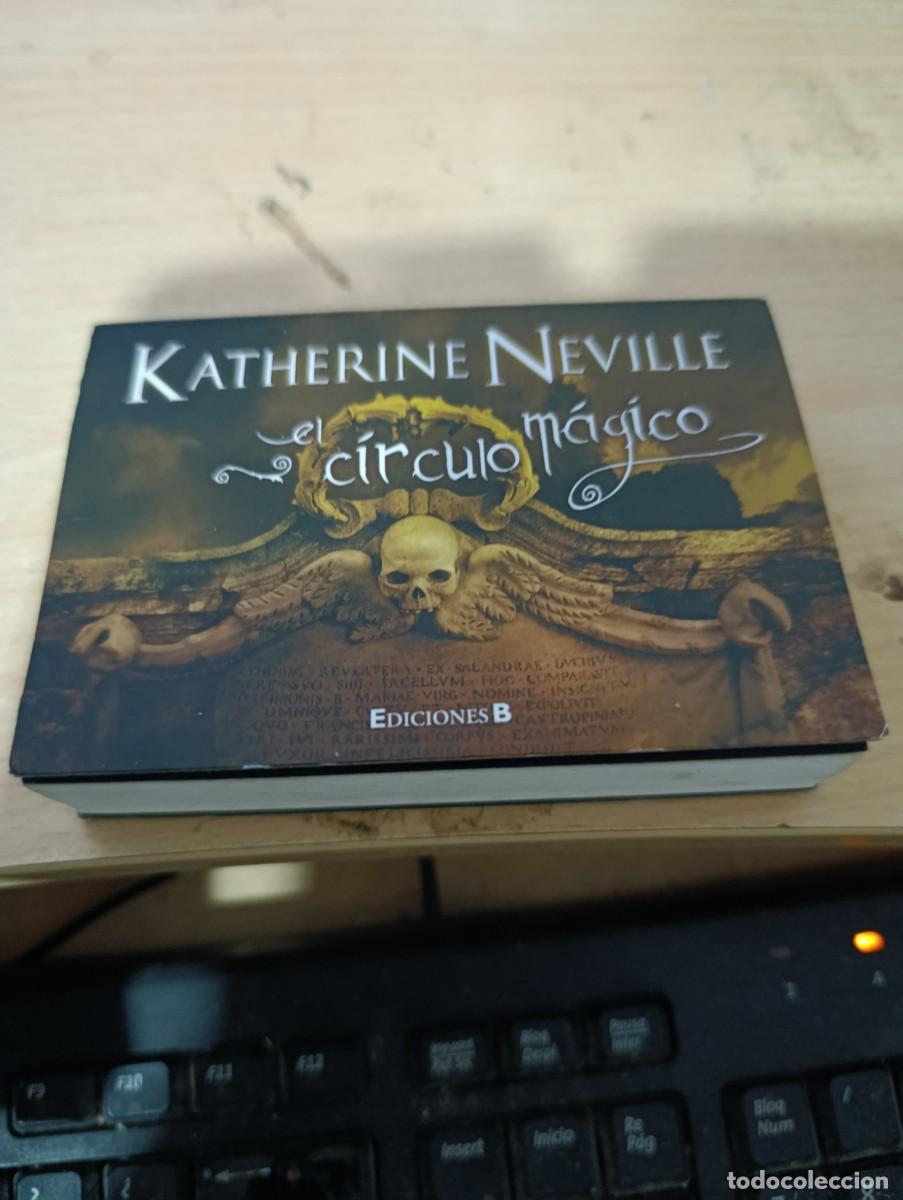 Football Stickers: EL CIRCULO MAGICO. KATHERINE NEVILLE. EDICIONES B. EST32B5