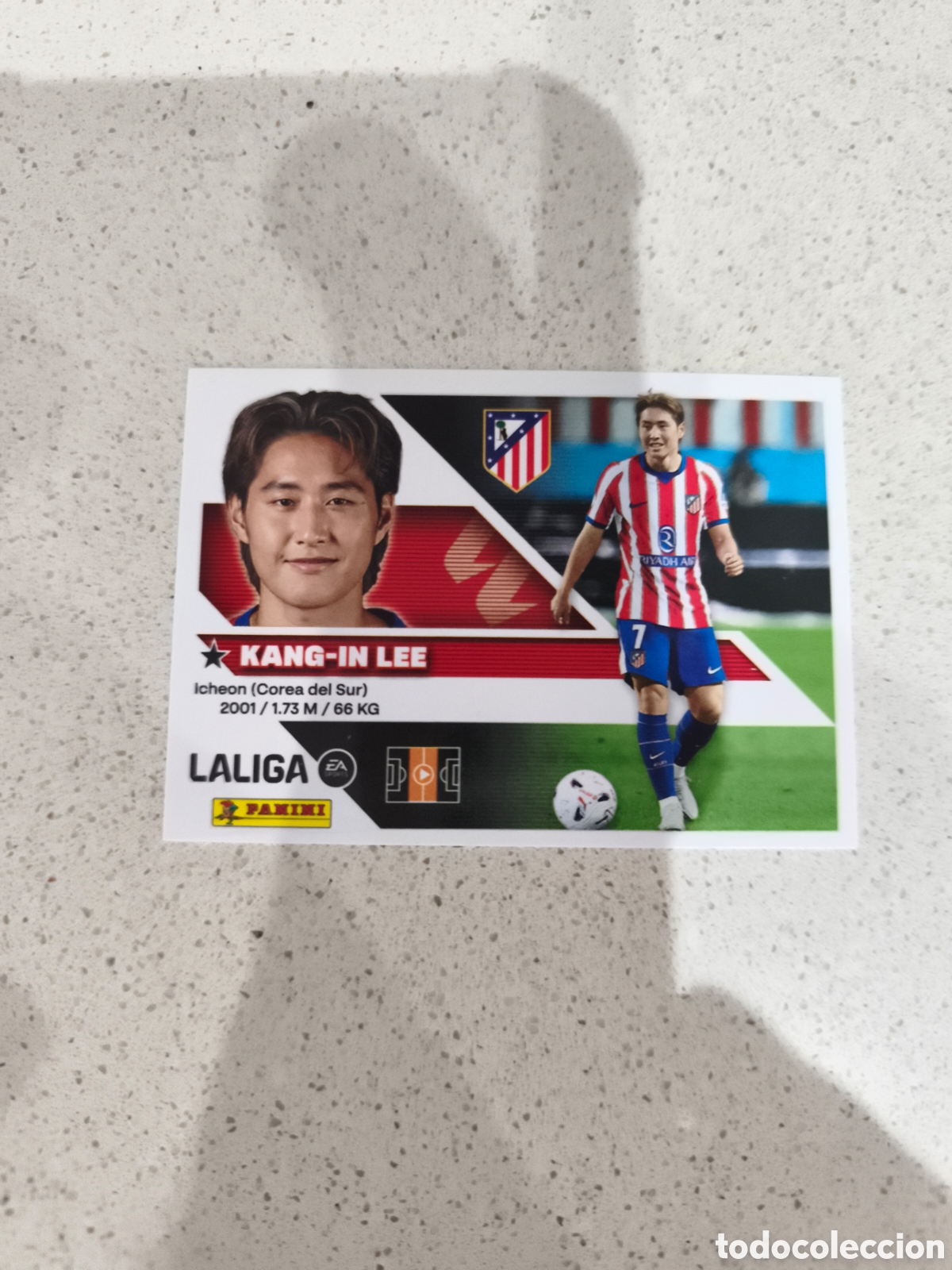 Cromos de f&uacute;tbol: CROMO N&Uacute;MERO 20 &Uacute;LTIMO FICHAJE KANG-IN LEE ATL&Eacute;TICO. LIGA ESTE 26/27. PANINI. SEGUNDA EDICI&Oacute;N.