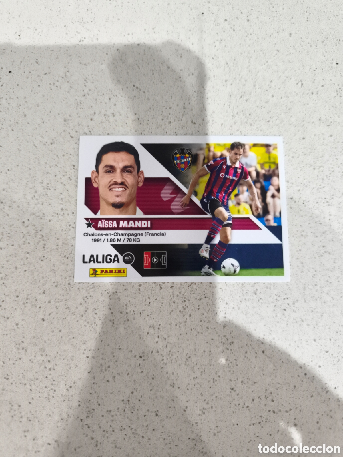 Cromos de f&uacute;tbol: CROMO N&Uacute;MERO 8 MANDI LEVANTE. LIGA ESTE 26/27. PANINI. SEGUNDA EDICI&Oacute;N.