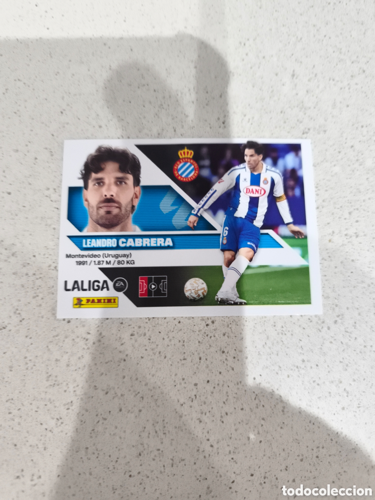 Cromos de f&uacute;tbol: CROMO N&Uacute;MERO 8 CABRERA ESPANYOL. LIGA ESTE 26/27. PANINI.