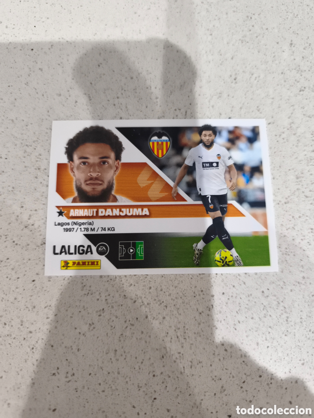 Cromos de f&uacute;tbol: CROMO N&Uacute;MERO 19 BIS COLOCA DANJUMA VALENCIA. LIGA ESTE 26/27. PANINI. SEGUNDA EDICI&Oacute;N.