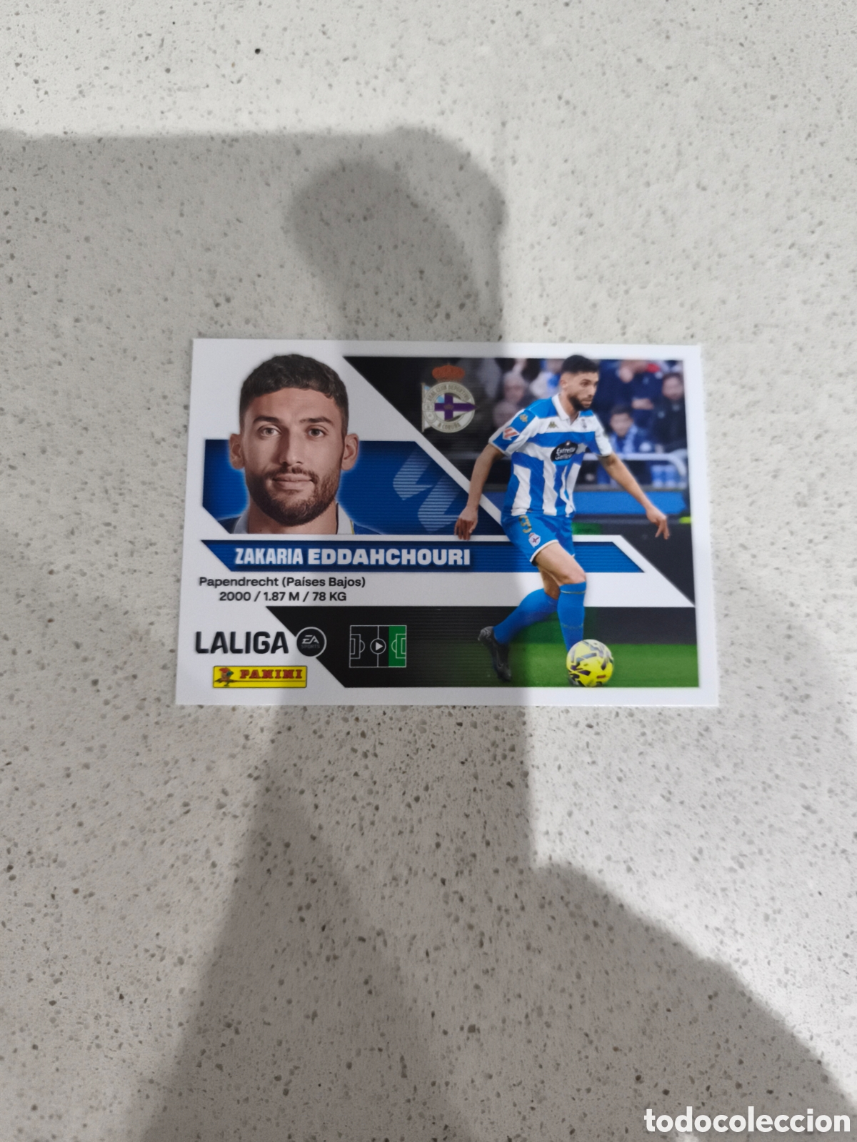 Cromos de f&uacute;tbol: CROMO N&Uacute;MERO EDDAHCHOURI DEPORTIVO CORU&Ntilde;A. LIGA ESTE 26/27. PANINI.