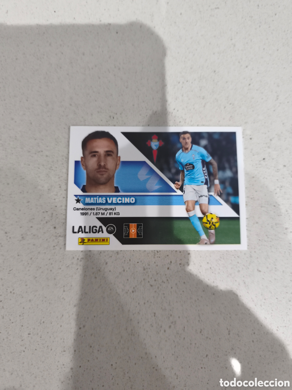 Cromos de f&uacute;tbol: CROMO N&Uacute;MERO 14 BIS COLOCA VECINO CELTA DE VIGO. LIGA ESTE 26/27. SEGUNDA EDICI&Oacute;N.