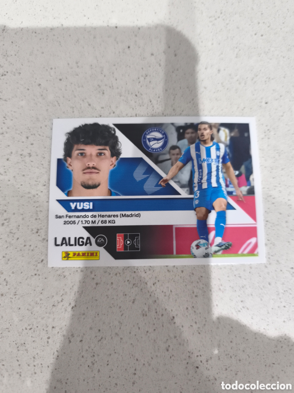 Cromos de f&uacute;tbol: CROMO N&Uacute;MERO 9 YUSI ALAV&Eacute;S. LIGA ESTE 26/27. PANINI.
