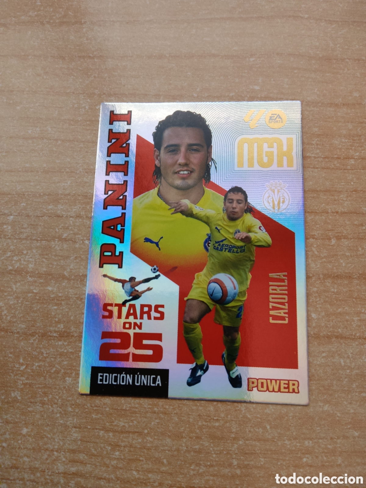 Cartes &agrave; collectionner de Football: 438 CAZORLA STARS ON 25 POWER VILLARREAL MEGACRACKS 2026 2027